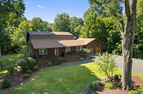 25 Kondracki Ln, Wallingford, CT 06492-4937