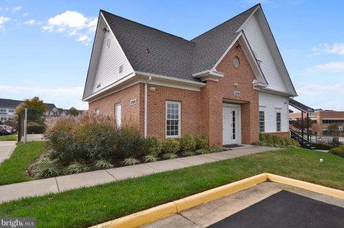 4047 Cressida Pl, Woodbridge VA  22192-7660 exterior