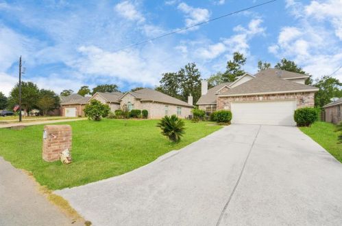 210 Maple Ln, Conroe, TX 77304-2514