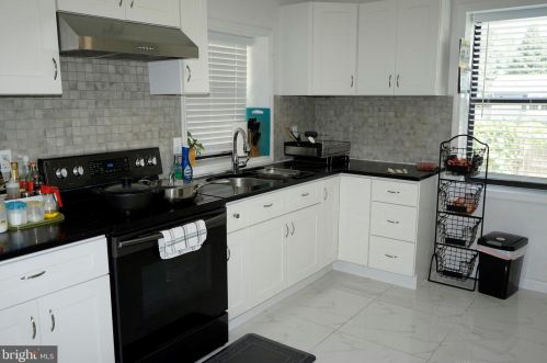 113 Lehigh Ave, Trenton, NJ 08619-2027