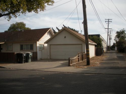 1110 Alice St, Modesto, CA 95350-5905