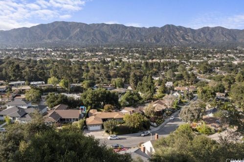 1048 Eilinita Ave, Glendale CA  91208-1130 exterior