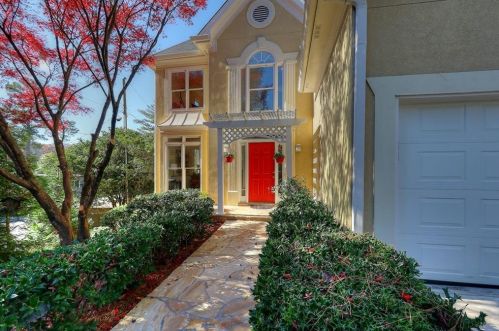 4086 Haverhill Dr, Atlanta GA  30342-3818 exterior