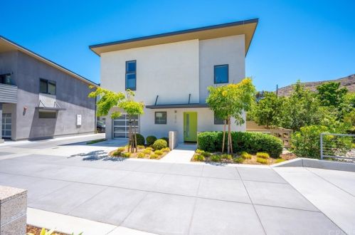 3076 Rockview Pl, San Luis Obispo, CA 93401-6712
