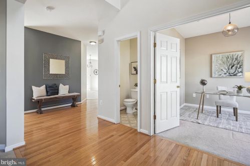 5317 Gunston Hall Dr, Woodbridge, VA 22193-3165