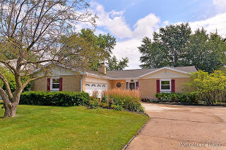 2023 Sheffield Ln, Wheaton, IL 60189-8556