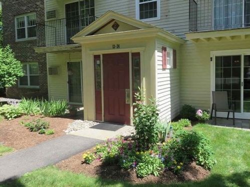 2-20 Autumn Leaf Dr, Nashua, NH 03062-5509
