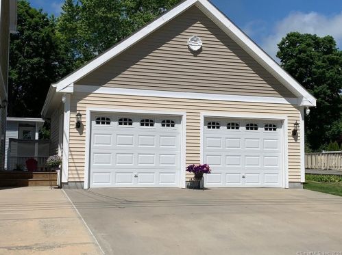 33 Crescent Ave, Niantic CT  06357-3033 exterior