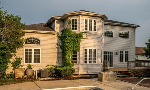 630 Merganser Dr, Hobart IN 46342-9487 exterior