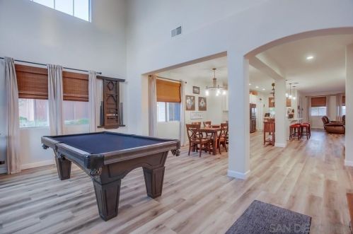 5057 Bella Collina St, Oceanside CA  92056-1924 exterior