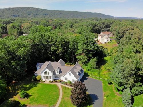 177 Commission St, Southington, CT 06489-4315