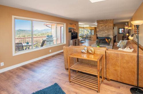 6343 Lilac Rd, Bonsall, CA 92003-4102