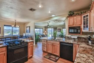 8515 Ellsworth Ln, Santee, CA 92071-4002