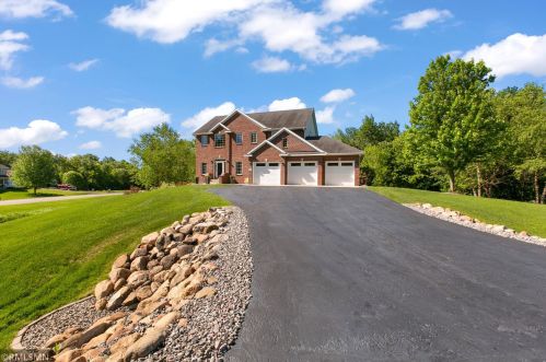 5395 Garden Hills Dr, Saint Cloud, MN 56301-4556