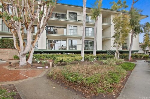 2107 Apricot Dr, Irvine CA  92618-4401 exterior
