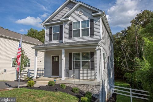 705 Henderson St, Fredericksburg, VA 22405-1322