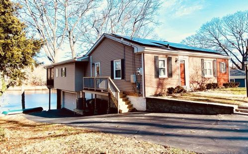 4 Cove View Dr, Quaker Hill CT  06375-1501 exterior