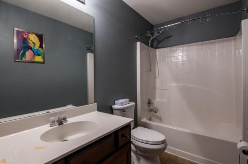 420 Fernbay Dr, Atlanta GA  30331-8956 exterior