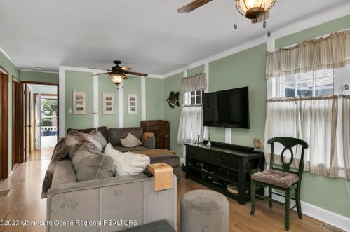 704 New Jersey Ave, Point Pleasant Beach, NJ 08742-2970
