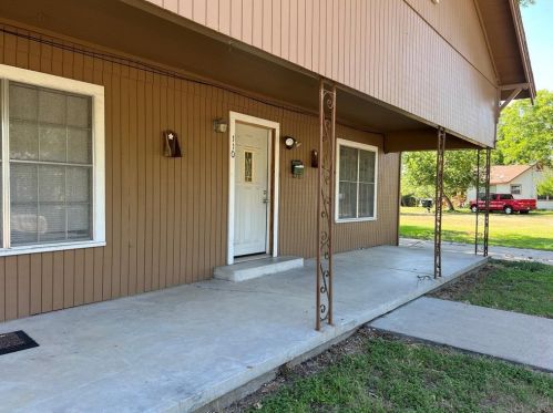 110 Kessler St, Ezzell, TX 77964-2604