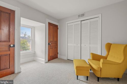 232 Walnut St, Lancaster PA  17602-2342 exterior