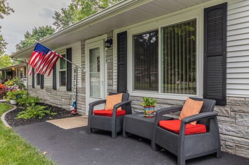 509 7th St, Saint Joseph, IL 61873-9266