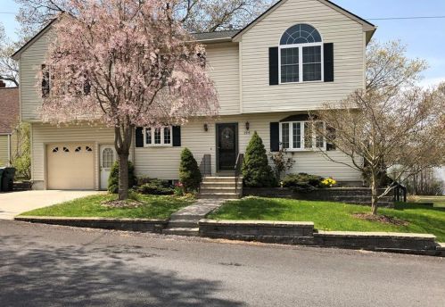 199 Edgehill Rd, Warwick, RI 02889-2210