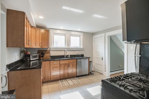 410 Lakeview Ave, Tavistock NJ 08033-1609 exterior