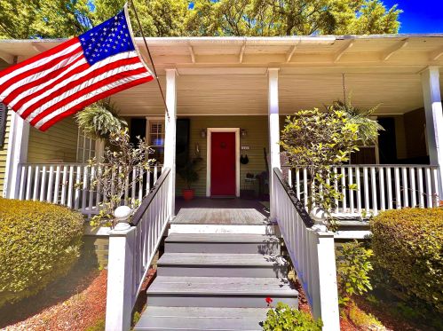 448 Church St, Mount Pleasant, SC 29464-5300