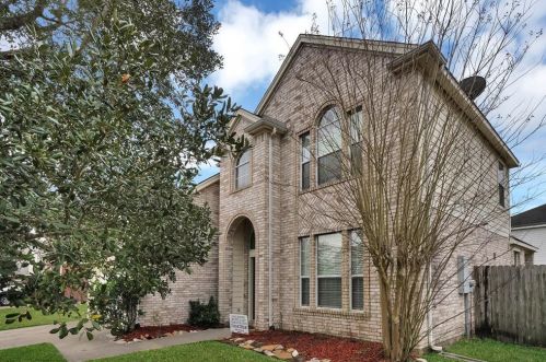 9012 Sungate Dr, Pearland, TX 77584-3201