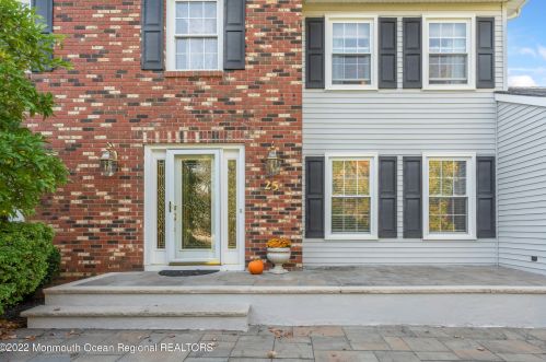 25 Chatham Ridge Dr, East Freehold, NJ 07728-4335