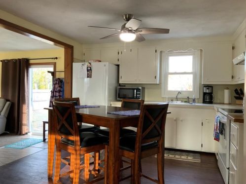 28 Keystone Dr, Warwick, RI 02889-8519