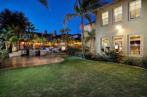 2566 Dogwood Rd, Carlsbad, CA 92009-3065