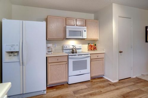 5232 Bedfordshire Dr, Fort Worth TX  76135-1437 exterior