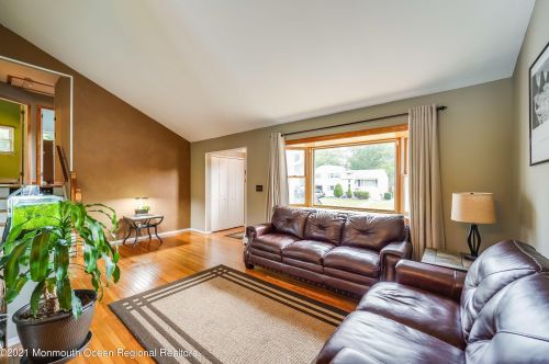 175 Statesir Pl, Tinton Falls, NJ 07701-6107