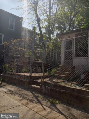 4561 Marvine St, Philadelphia, PA 19140-1235