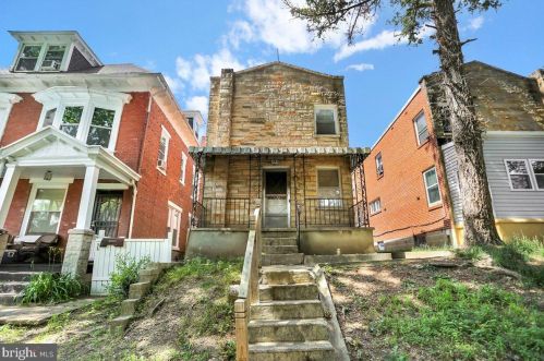 1912 Holly St, Harrisburg, PA 17104-1916