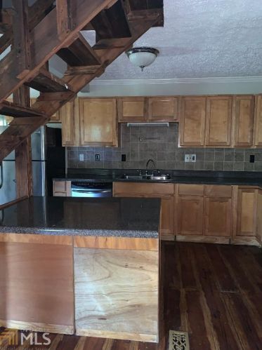 15 Rustica Dr, Newnan, GA 30263-4247