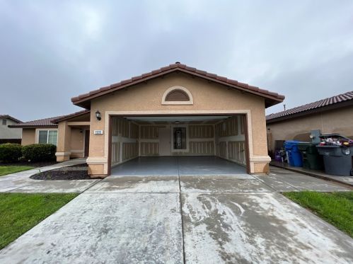 1935 Madison Dr, Madera, CA 93638-1791