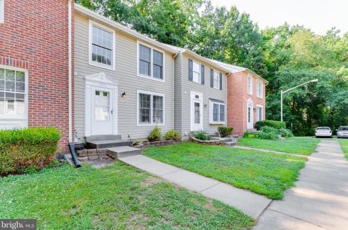 3594 Wharf Ln, Triangle, VA 22172-1000