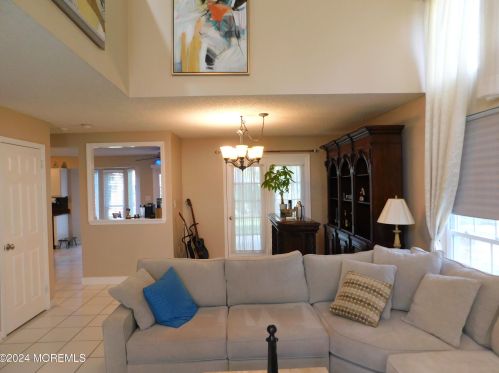 184 Daisy Dr, East Freehold NJ  07728-4082 exterior