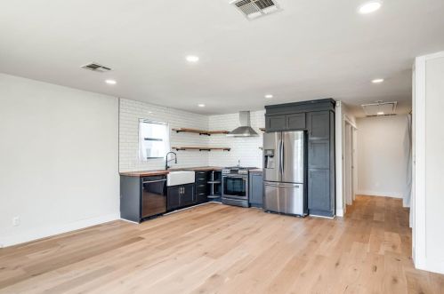 2804 Crest Ave, Austin TX  78702-2515 exterior