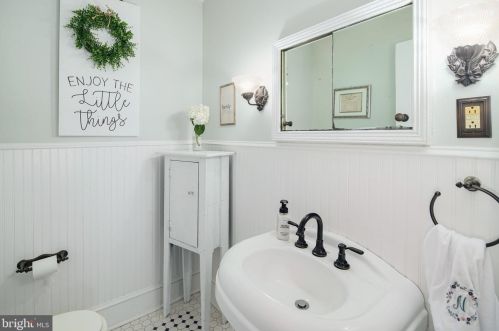 59 Potter St, Tavistock NJ 08033-1312 exterior