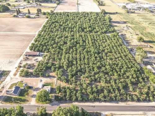 19738 Bradbury Rd, Turlock, CA 95380-9652