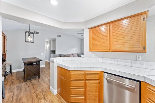 537 Hollydale Ln, Anaheim CA  92808-1931 exterior