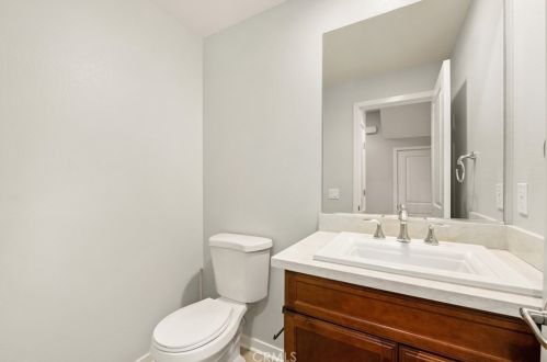543 Rockefeller, Irvine CA  92612-7175 exterior