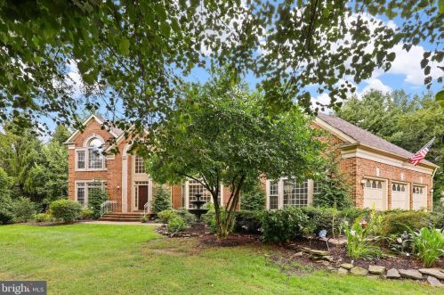 778 Stephanie Cir, Great Falls, VA 22066-2837
