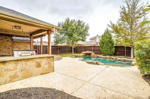 1504 Shepherd Ln, Carrollton TX  75007-1218 exterior