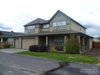 611 Apache Cir, Eagle Crest, OR 97756-8986