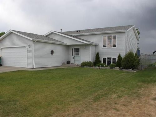2539 Colonial Dr, Bismarck, ND 58503-5803